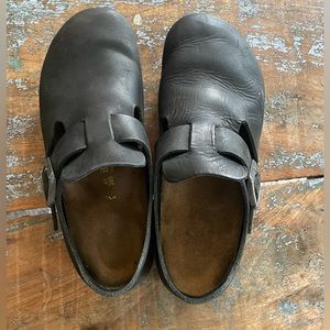 Birkenstock London Black Leather Closed Toe clogs Size 41
